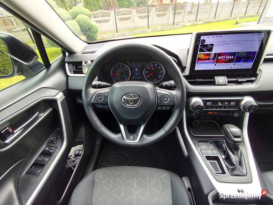 Toyota RAV4 V 25 benzyna automatyczna