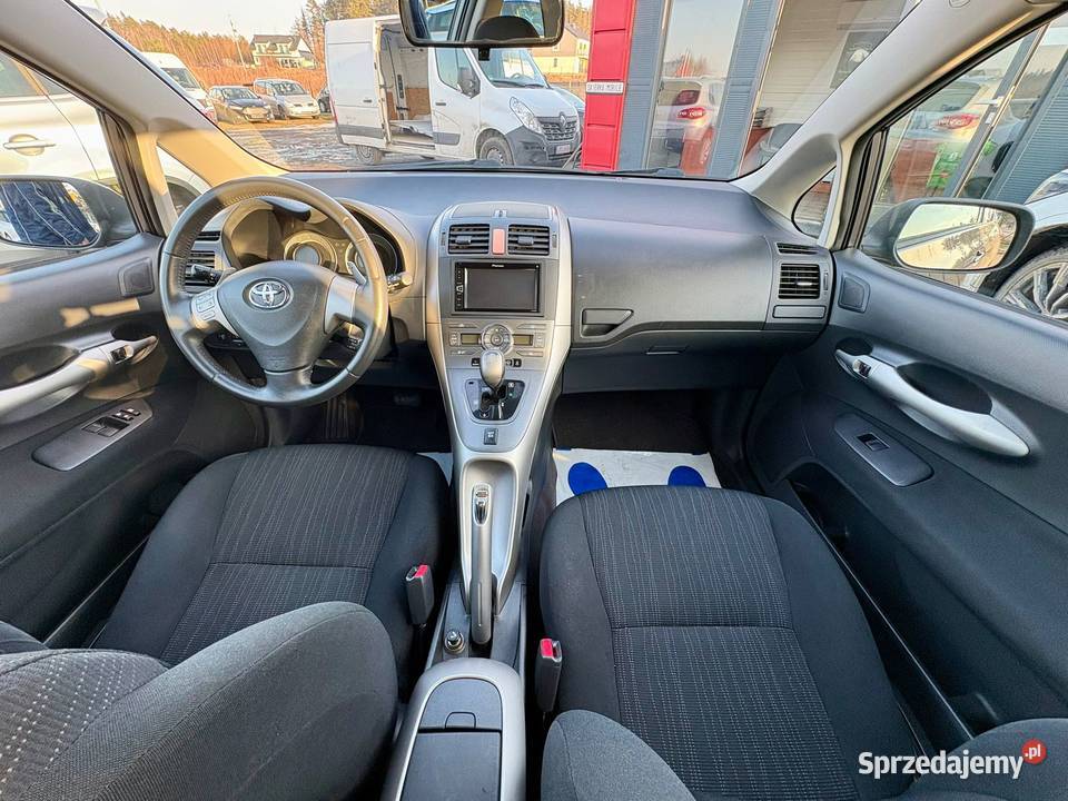 Toyota Auris 16 benzyna Automat Klima super stan elektryczne szyby