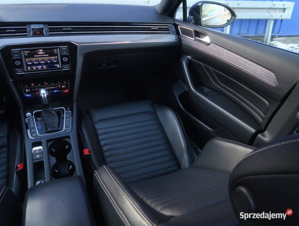 VW Passat 20 TDI asystent pasa ruchu Łódź