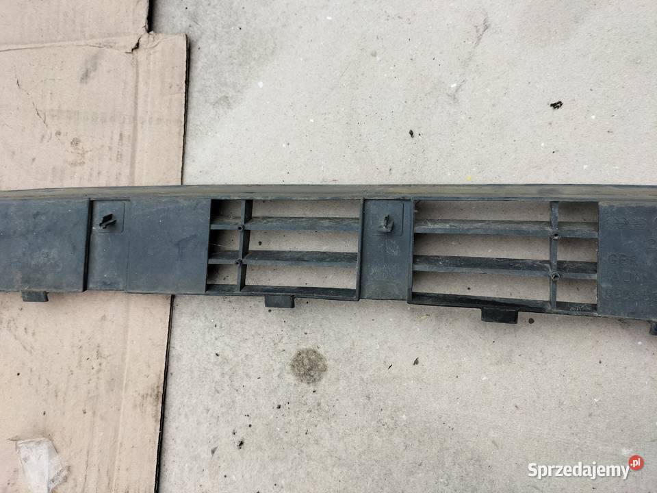 AUDI 80 B3 80B3 ŚRODKOWA KRATKA ZDERZAKA PRZÓD Kamień-Kolonia