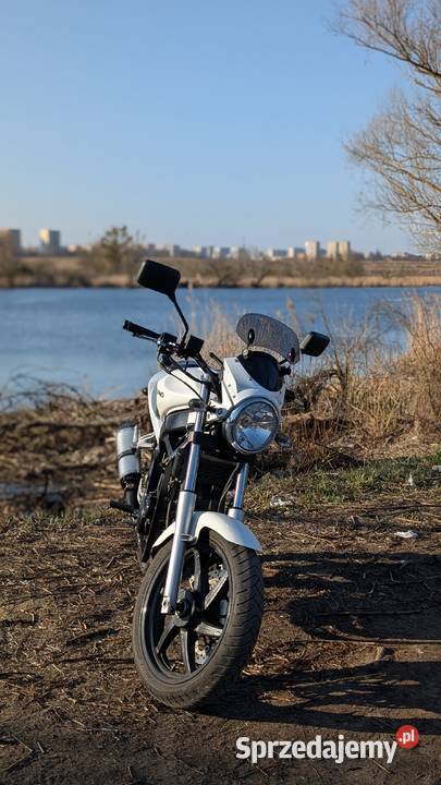 Hyosung GT125 Comet Naked biały kategoria B A1