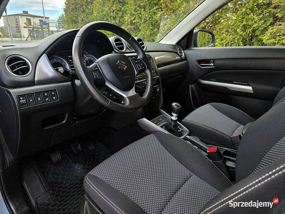 Suzuki Vitara serwis ASO 4x4 hak III 2019 asystent pasa ruchu