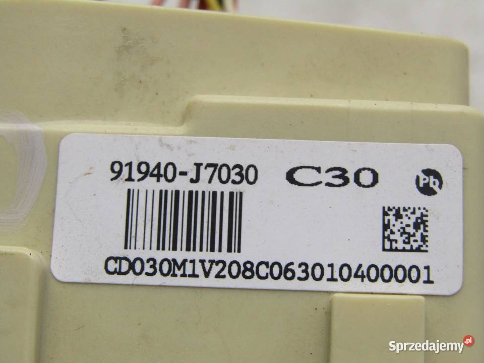 SKRZYNKA BEZPIECZNIKÓW 16 CRDI KIA CEED III SW
