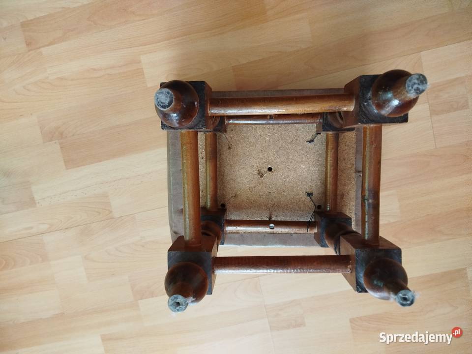 Taboret z miękkim siedziskiem krytym sztuczną Kraków