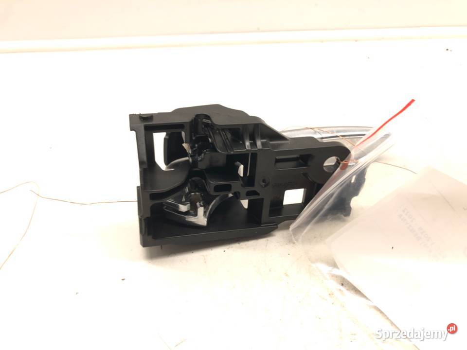 KLAMKA WEWNĘTRZNA PRAWY TYŁ TOYOTA COROLLA E21 sprzedam