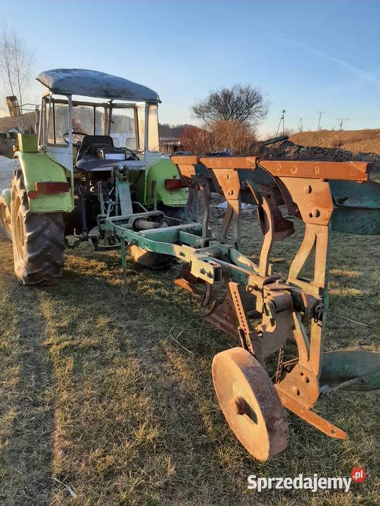 Ursus C4011 z pługiem 3 skibowy obrotowy firmy Kłodzko
