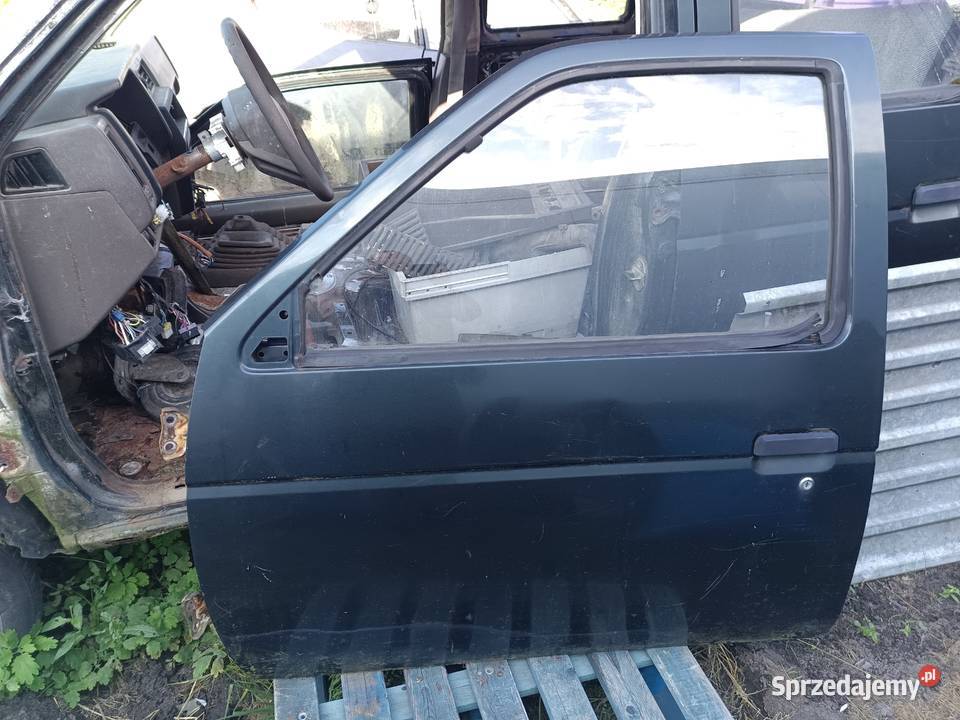 Nissan king cab Terrano drzwi i inne