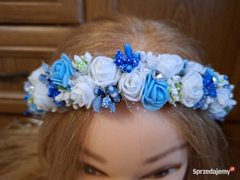 Wianek komunijny biało niebieski asymetryczny Borów sprzedam