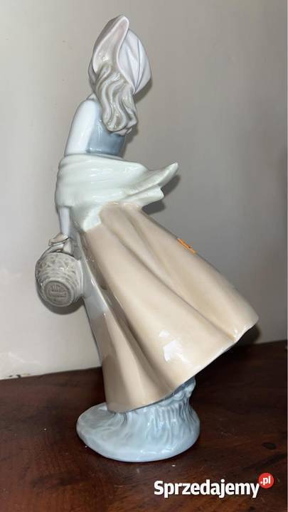 Dziewczyna z koszem kwiatów NAO Spain by Lladro pomorskie Gdańsk