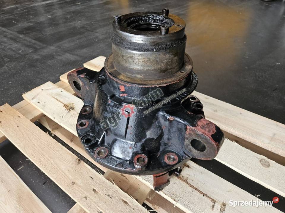 Obudowa dyferencjału FWD Massey Feguson 8270 Układ kierowniczy i oś przednia Byków