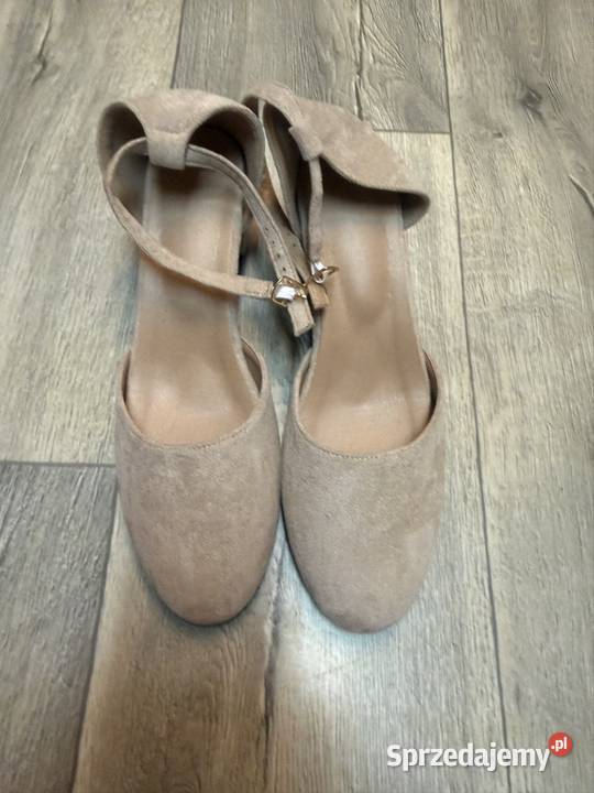 40 Beżowe baleriny wieczorowe z zapięciem Nowe Kraków