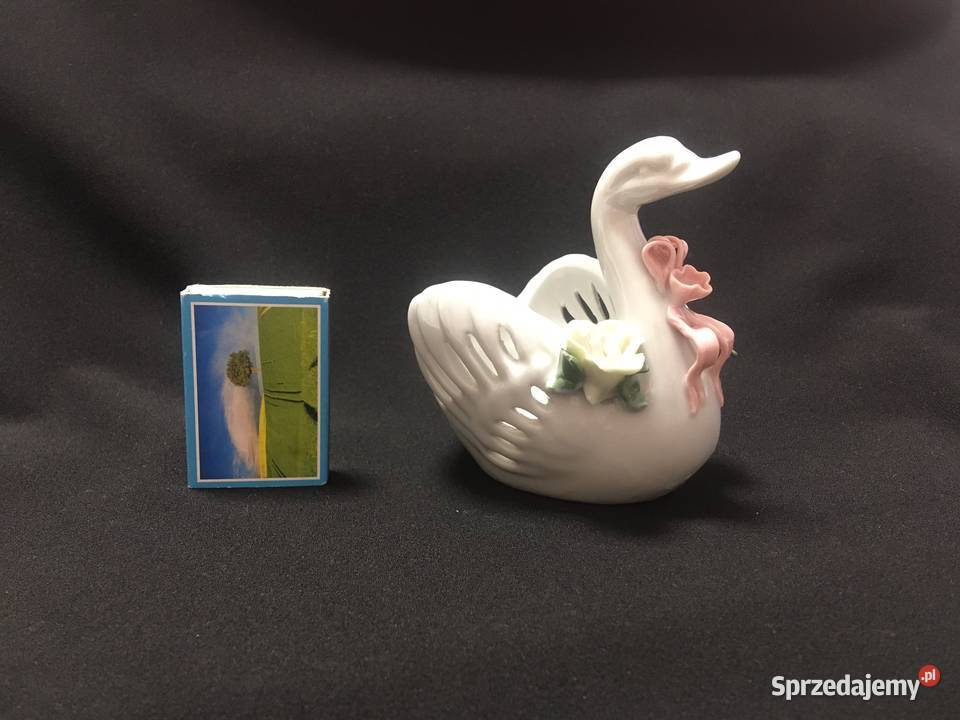 PRL porcelana łabędź kwiaty Kołobrzeg