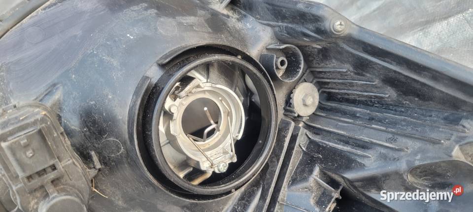 TOYOTA YARIS III LIFT 1417 REFLEKTOR LEWY PRZÓD Ruda Śląska