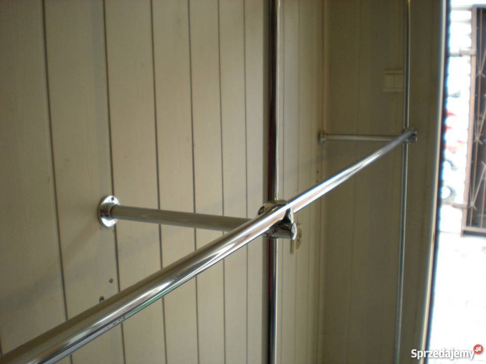 Wieszak przyścienny do sklepu z odzieżą Łódź