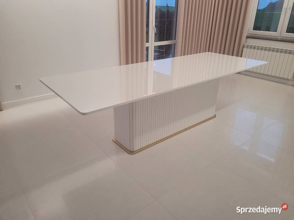 Stół COMODO złoty dekor pod nogą jadalnia salon Gierałtowiczki