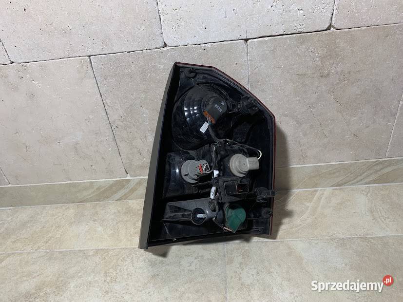 Lampa lewa tylna tył CHRYSLER 300C 0511 Barwałd Dolny