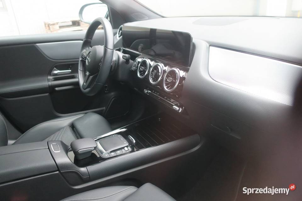 Samochód osobowy MERCEDESBENZ GLA 180d Opoczno