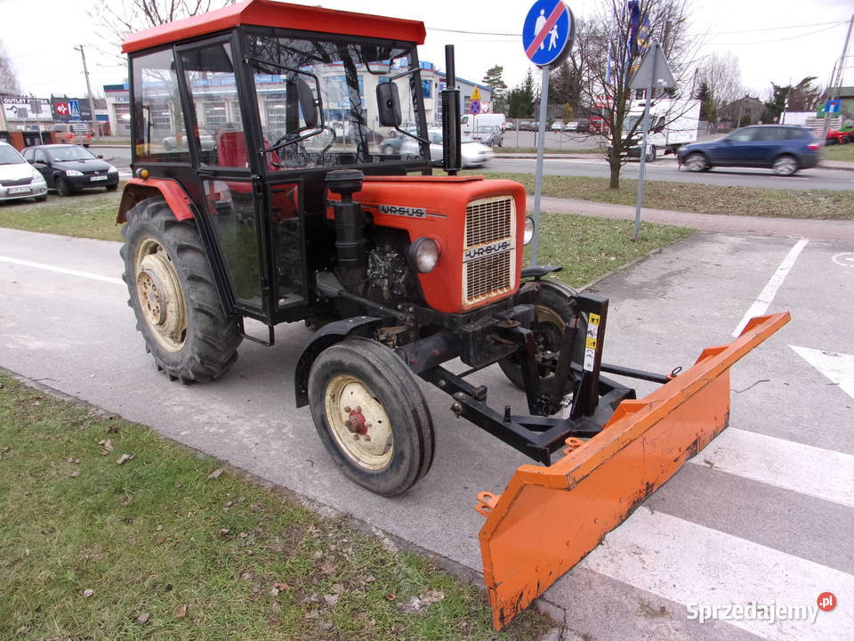 Ciągnik rolniczy URSUS C330M z zamontowanym łódzkie Opoczno