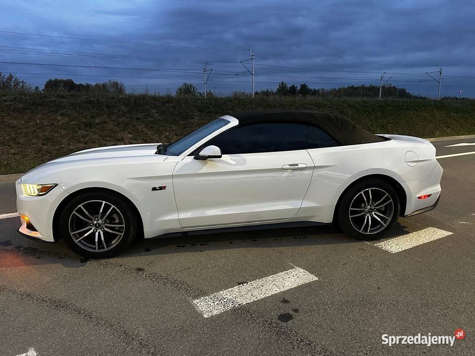 Ford Mustang 2017 23 313 koni cabrio Radom