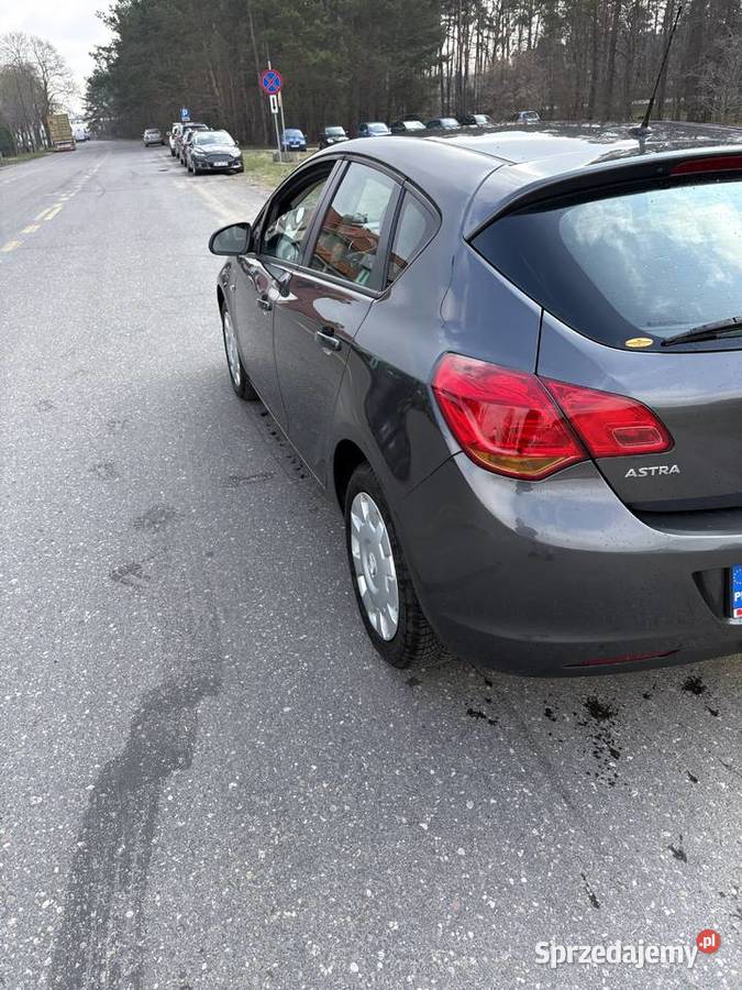 Opel astra 2010r 16 benzyna benzyna Lębork