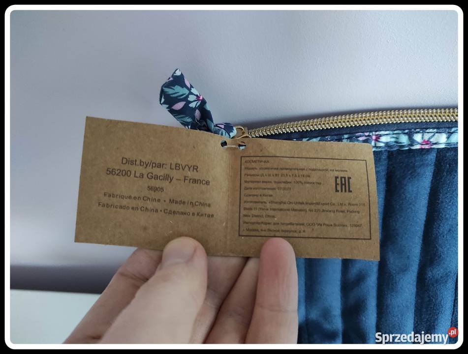 Granatowa nowa kosmetyczka YVES ROCHER Płock