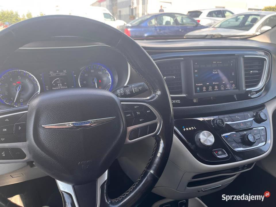 Chrysler Pacifica 36 Touring L 2019 benzyna z Ślesin