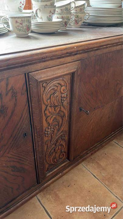 Komoda dębowa z pięknymi pasami rzeźb na pasach Gdańsk