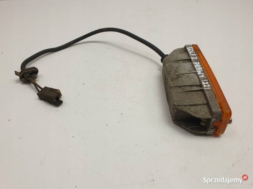 VW Golf II PRAWY PRZEDNI KIERUNKOWSKAZ Przód osobowe