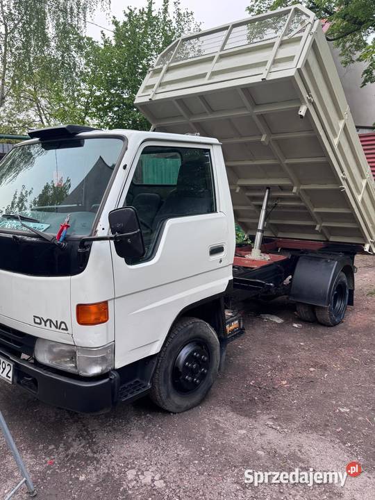 Toyota dyna 150 wywrotka ładowność 2 tony manualna Samochody dostawcze Babice