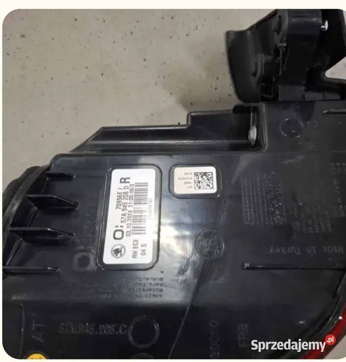 SKODA KAROQ LAMPA PRAWA TYL 57A945208D osobowe Wrocław