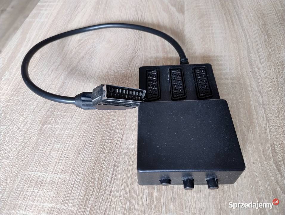 Rozdzielacz sygnału wideo typu SCART z 3 gniazdami i przełącznikami