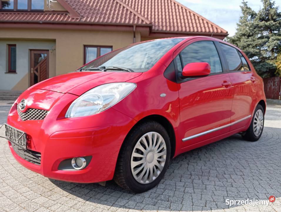 TOYOTA YARIS SUBARU TREZIA 13 2011 4/5