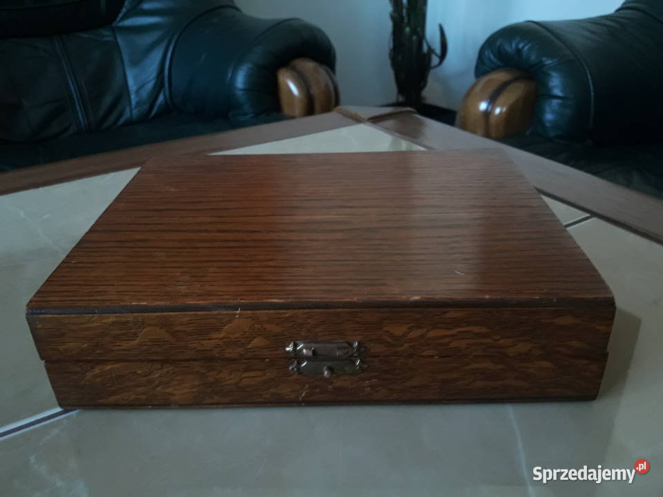 Antyczne sztućce w drewnianej kantynie Anglia Janów Lubelski