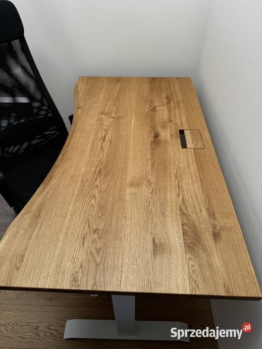 Biurko elektryczne z blatem dębowym
