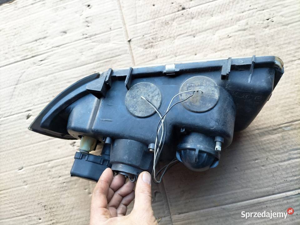 AUDI 80 B4 LAMPA PRAWA PRZÓD REFLEKTOR RINGI LED Kamień-Kolonia