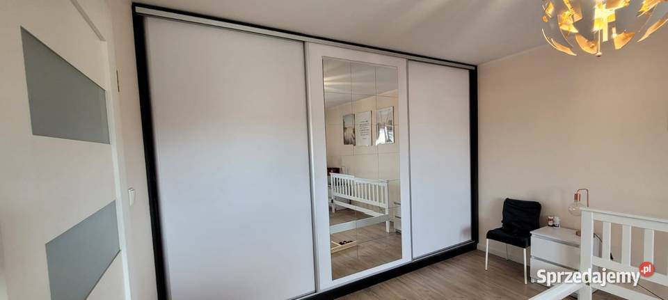 Duża szafa i wymiarach 370x 250 szer 50