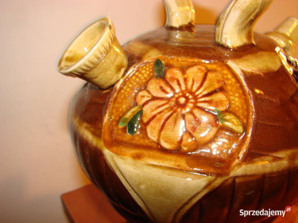 ceramiczny dzbanek do wina