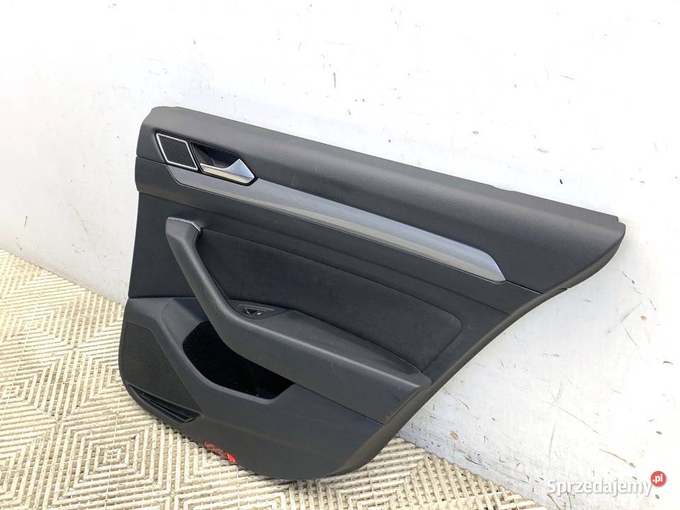 BOCZEK DRZWI PRAWY TYŁ VW PASSAT B8 Kombi