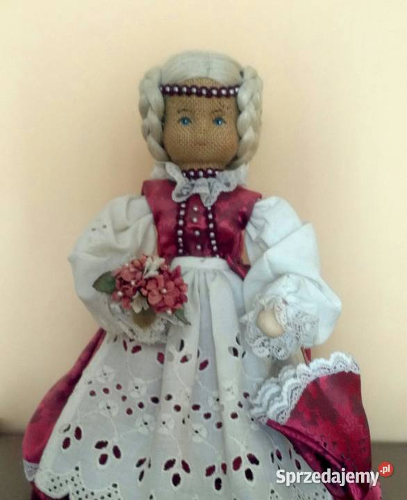 Lalka vintage w stroju regionalnym