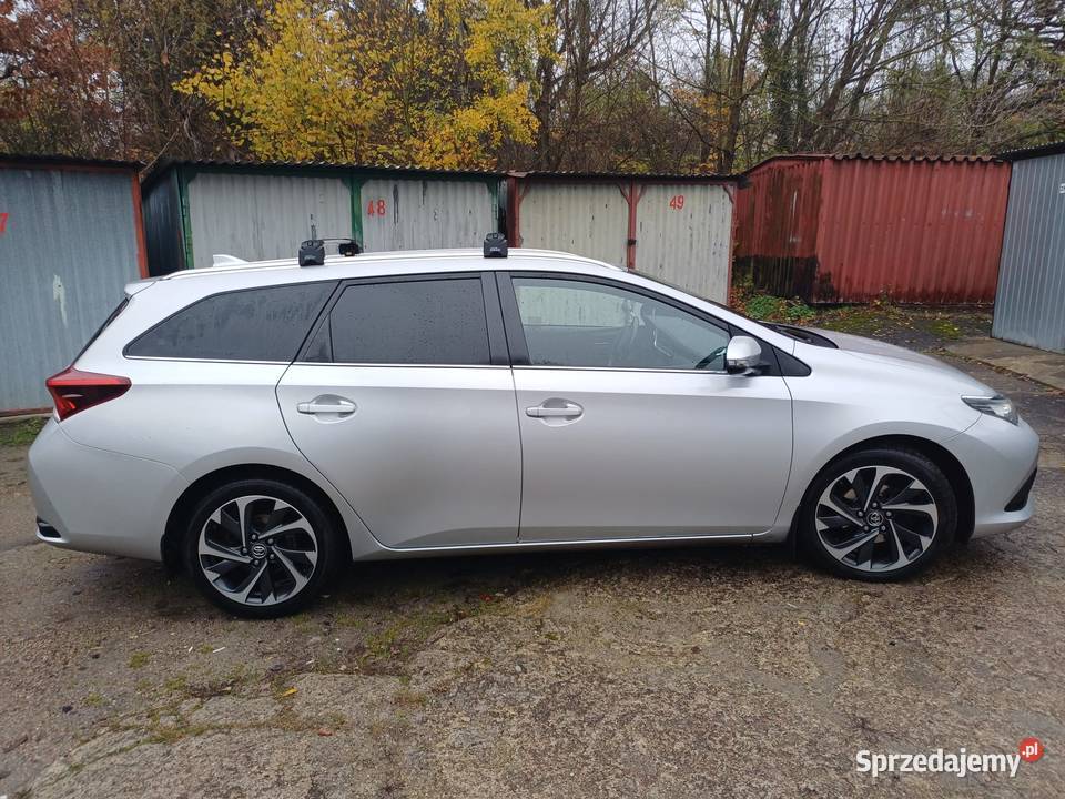 Toyota Auris Auris 16 D4D poLift 150 112 2015 Samochody osobowe Szczecin