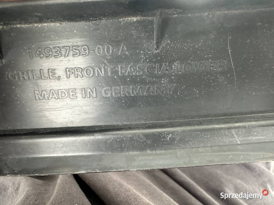 GRILL ATRAPA KRATKA ŚRODKOWA TESLA Y 149375900A sprzedam