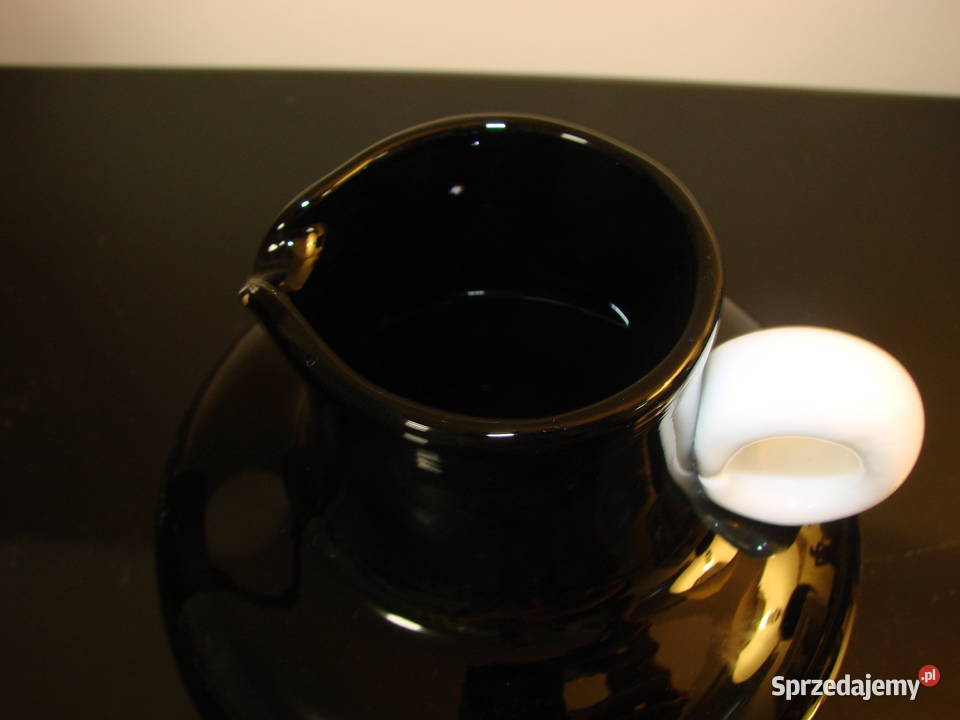 dzbanek z czerwonego szkła sprzedam