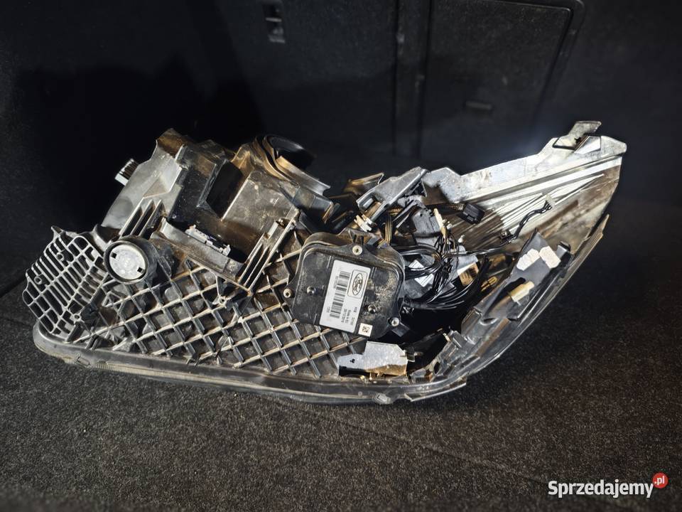 Lampa przednia L i P xenox Ford Kuga MK2 Lift