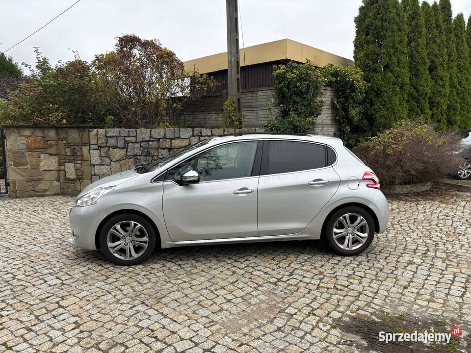 Peugeot 208 16 eHDi Allure STT 93 2012 stan Motoryzacja