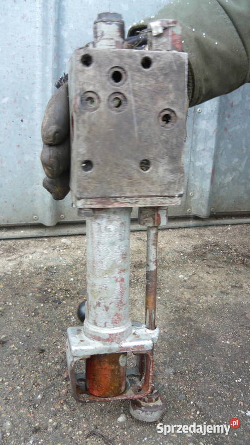 Rozdzielacz hydrauliczny podnośnika Ursus C 330 Sokółka