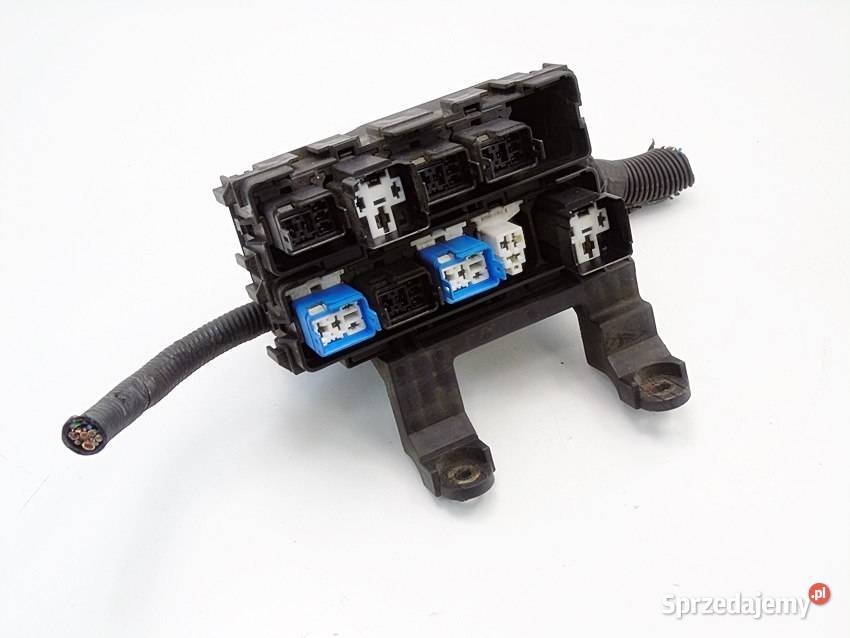 SKRZYNKA BEZPIECZNIKOWA NISSAN ALMERA TINO 2002 śląskie Sosnowiec