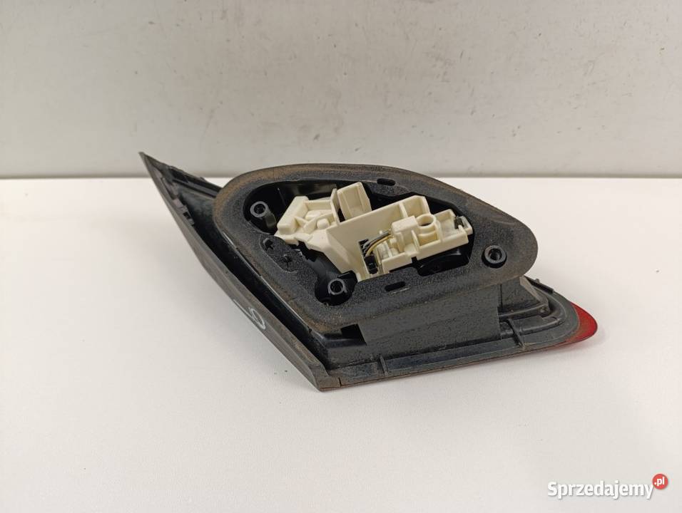 OPEL ASTRA J HB LAMPA TYŁ PRAWY W KLAPĘ Oświetlenie Zbierkowo