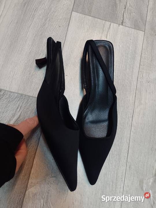 4243 Czarne niskie czółenka wieczorowe z odkrytą tkanina Czółenka małopolskie Kraków