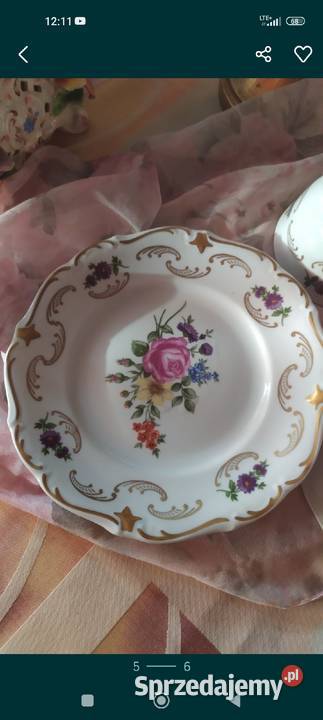 Duży piękny zestaw śniadaniowy filiżanka