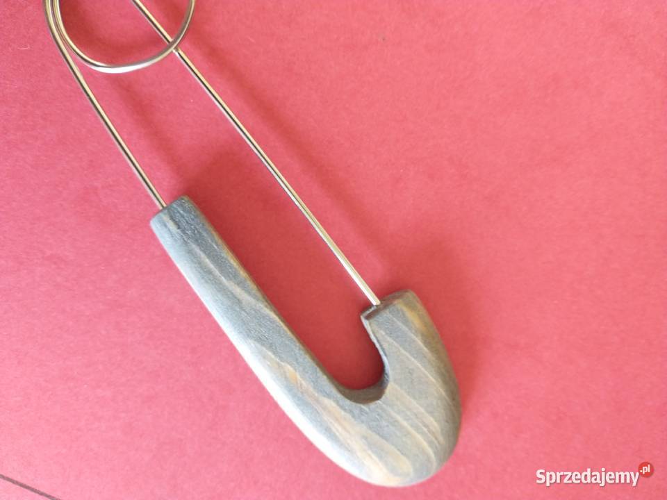 Szara broszka drewno rękodzieło Łódź